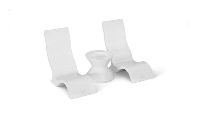 The Ledge Lounger Relaxation In-Pool Chair & Ice Bin Bundle features a sleek, ergonomic design that supports devices or consoles on flat surfaces, complementing modern aesthetics.